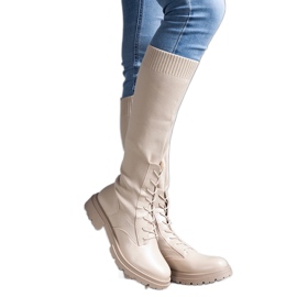Beiga slip-on boots med en ovandel i flexibelt material från Luana beige