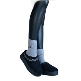 Svarta plattformssnöskor med en låg ovandel och ett broderat Greene-mönster