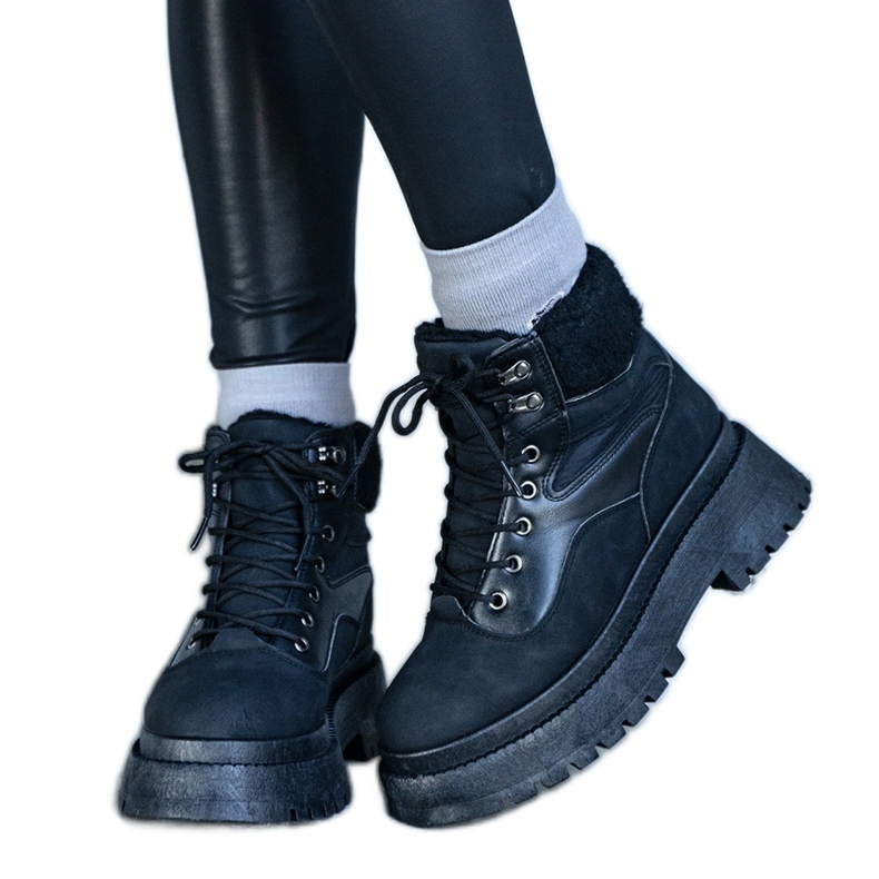 Svarta sneakers med tjock sula och bästa päls