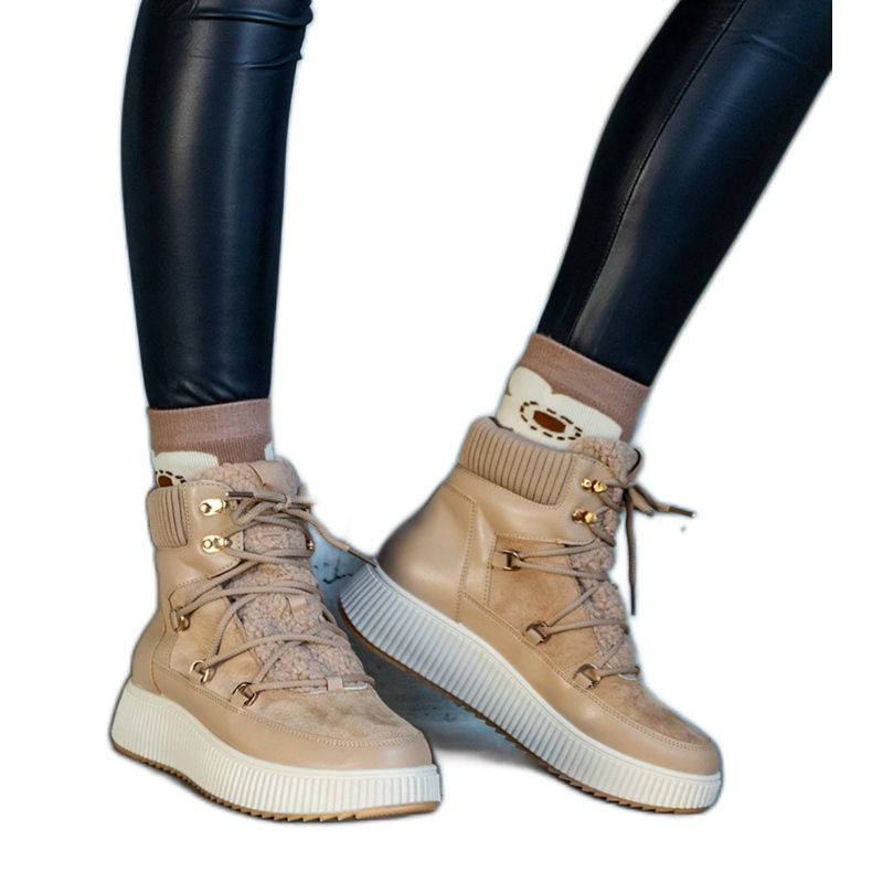 Rosemarie beige stövletter med tjock sula