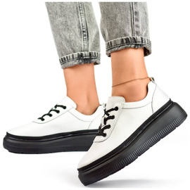 Goodin Sneakers i läder för kvinnor med svart plattformssula, vit GD-XF-120A-W