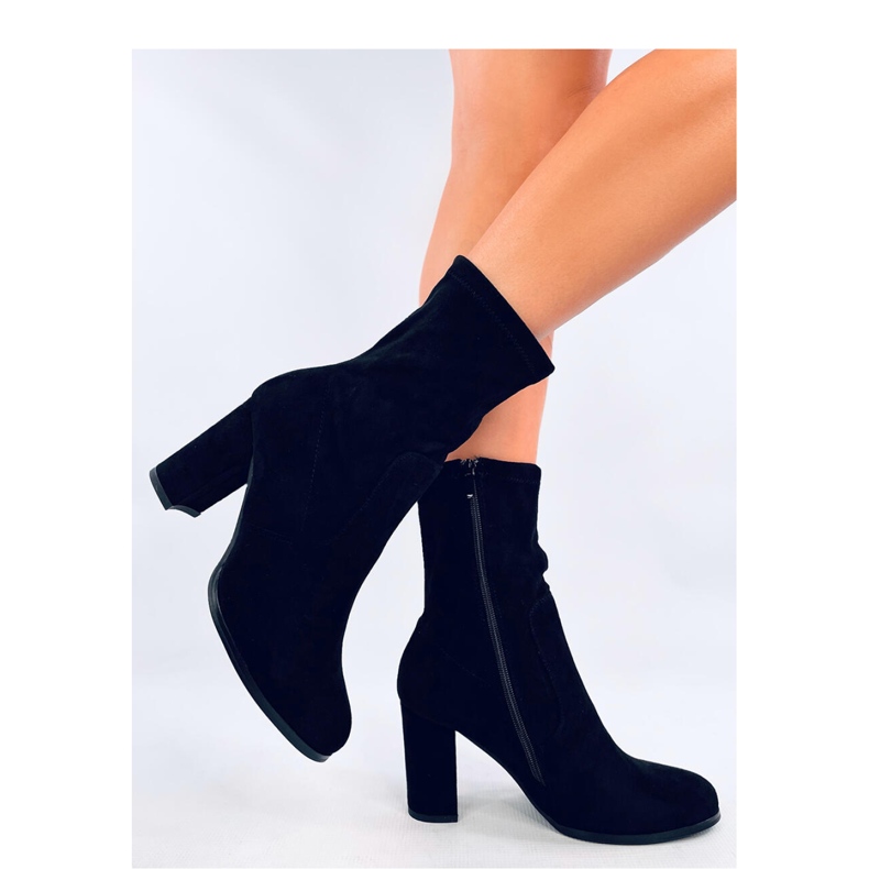 Poulter Svarta stövlar i mocka - Inello