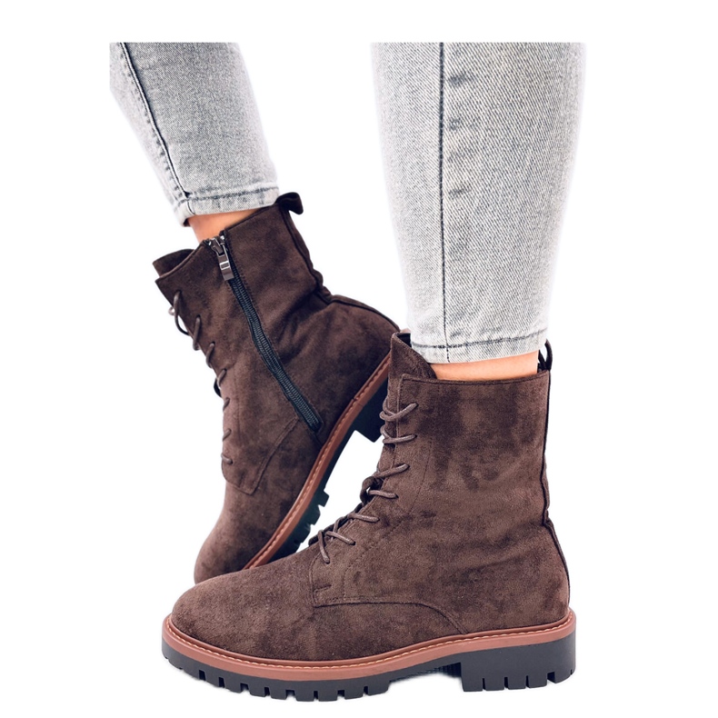 Bruna stövlar med snörning i mocka