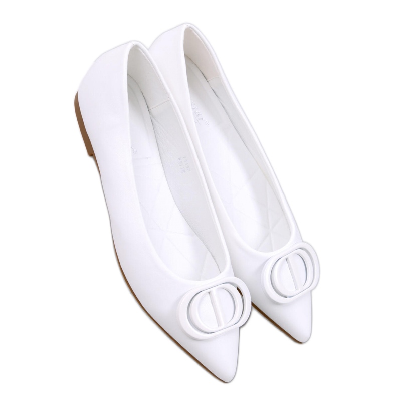 Vita balettlägenheter med mandeltår