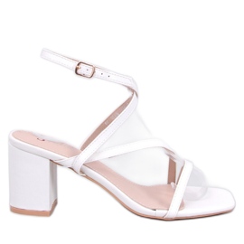 Vita högklackade sandaler