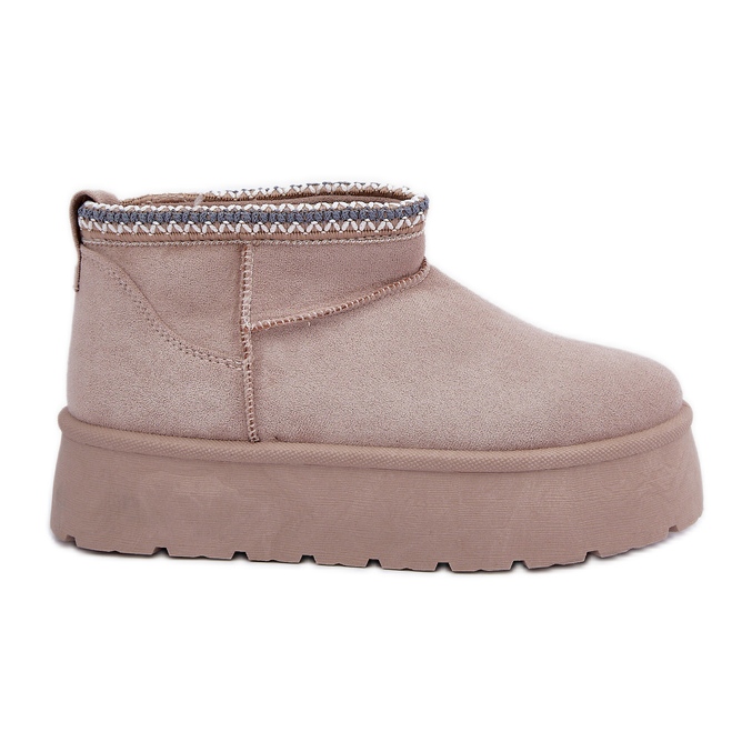 Ljusbeiga snöstövlar på en plattform med dekorativa broderier beige