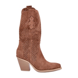 Bruna genombrutna cowboystövlar på hög klack