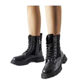 Svarta stövlar dekorerade med Jalbert - Solea quiltning