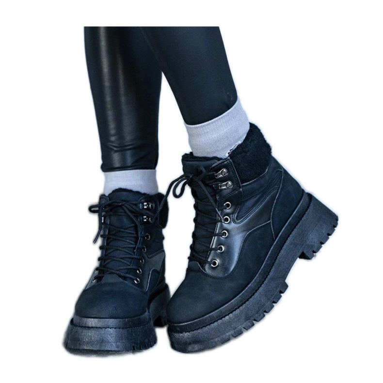 Svarta sneakers med tjock sula och päls från Best - Solea