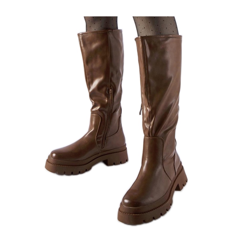 Bruna platta klassiska stövlar från Christien - Solea