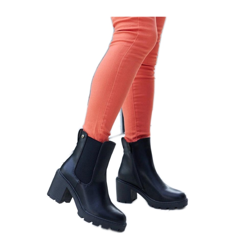 Svarta isolerade klassiska ankelboots från Caio - Solea