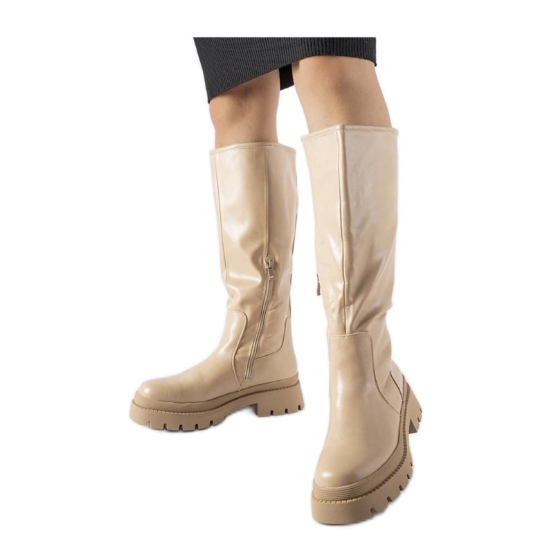 Beige platta klassiska stövlar från Christien - Solea