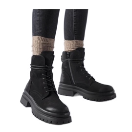 Svarta stövlar med sliten tå, Vadnais - Solea