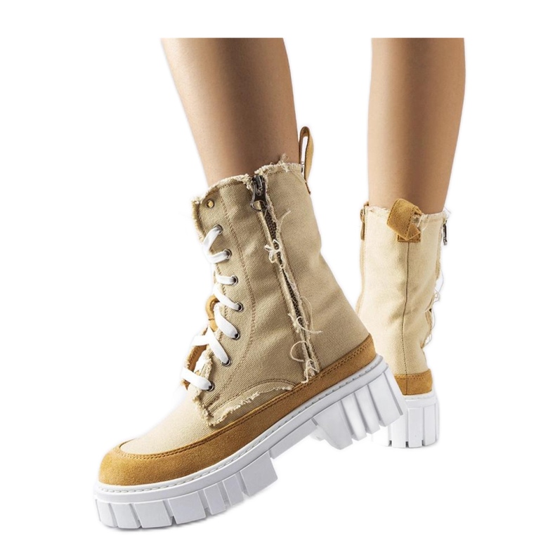 Beige isolerade stövlar från Crispiero - Solea