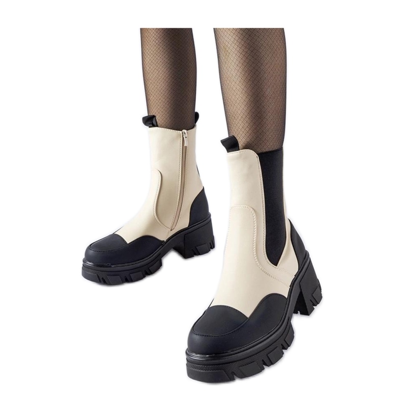 Beige och svarta massiva slip-on stövletter från Mafalda - Solea