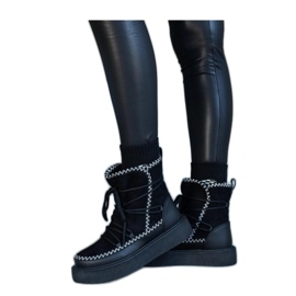 Svarta snöstövlar med snören dekorerade med Mckenzie - Solea-broderi