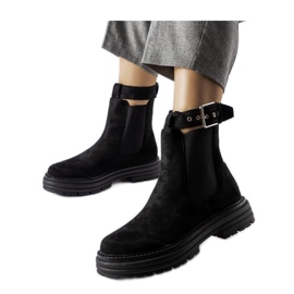 Svarta stövlar med dekorativt lås