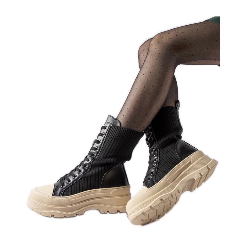 Svarta sockboots med lätt sula