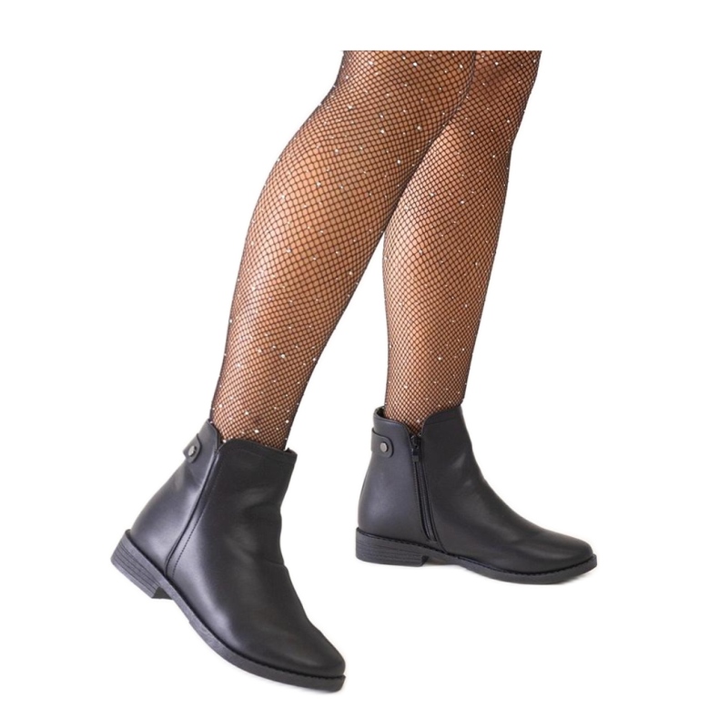 Svarta klassiska stövlar i eko-läder