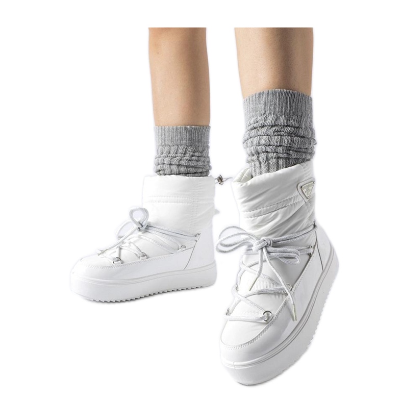 Vita isolerade snöstövlar med resårband