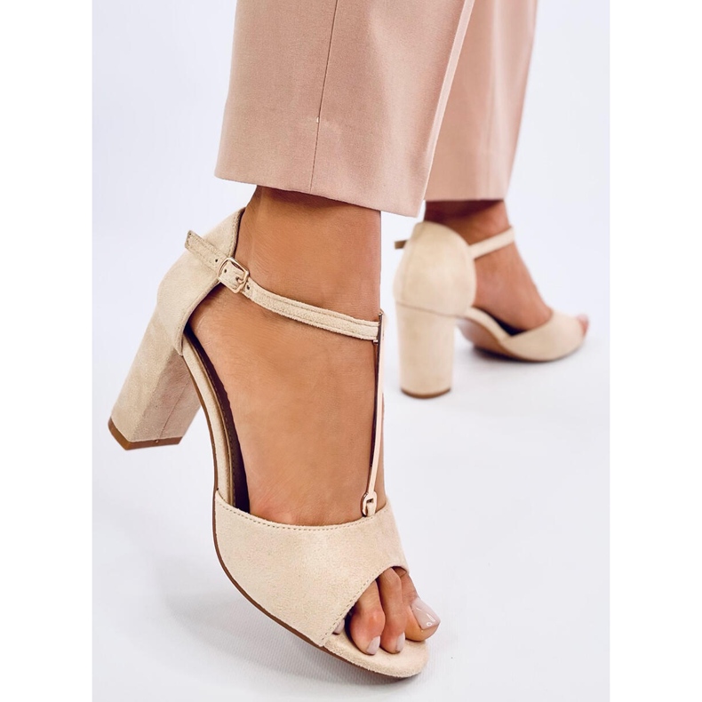 Ferdi Beige högklackade sandaler med gulddekor