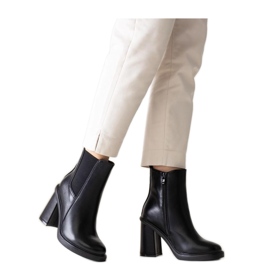 Svarta högklackade ankelboots gjorda av Almase - Solea ekoläder