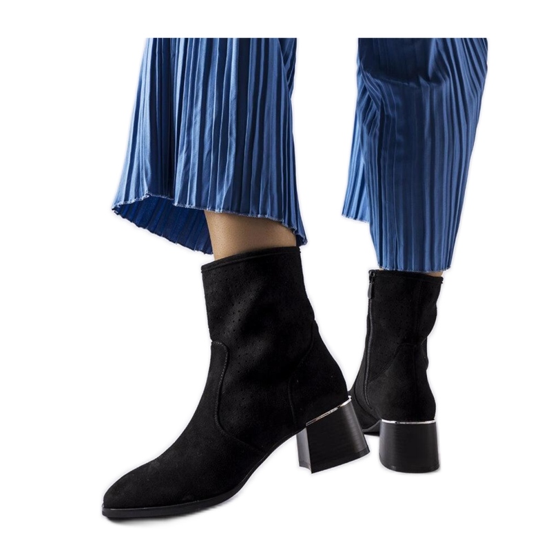 Svarta stövlar med perforerad ovandel Cavallo - Solea