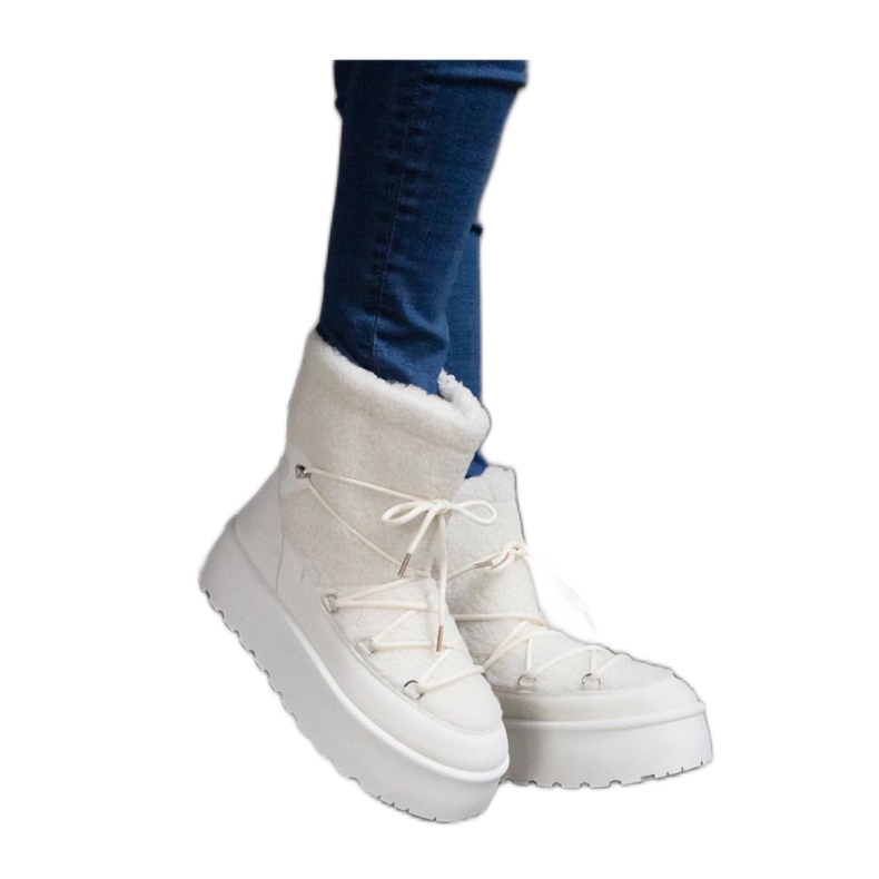 Vita plattformssnöskor med päls