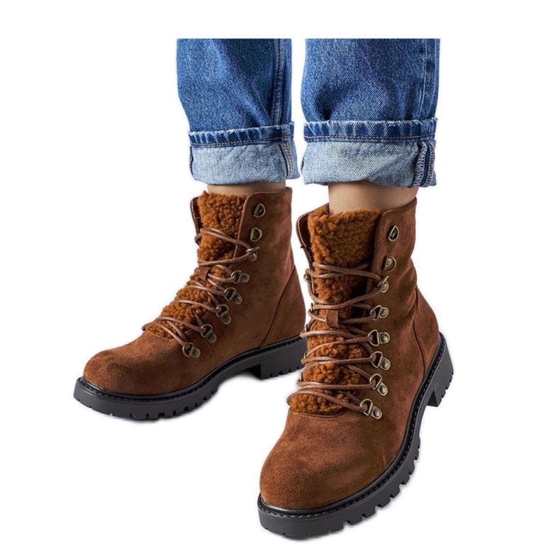 Bruna stövlar i eko-mocka