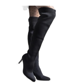 Svarta slip-on högklackade stövlar med en elastisk ovandel