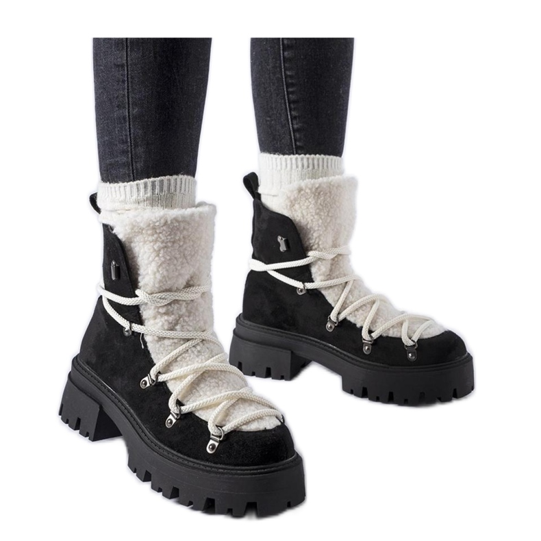 Svarta arbetarstövlar med dekorativ plös