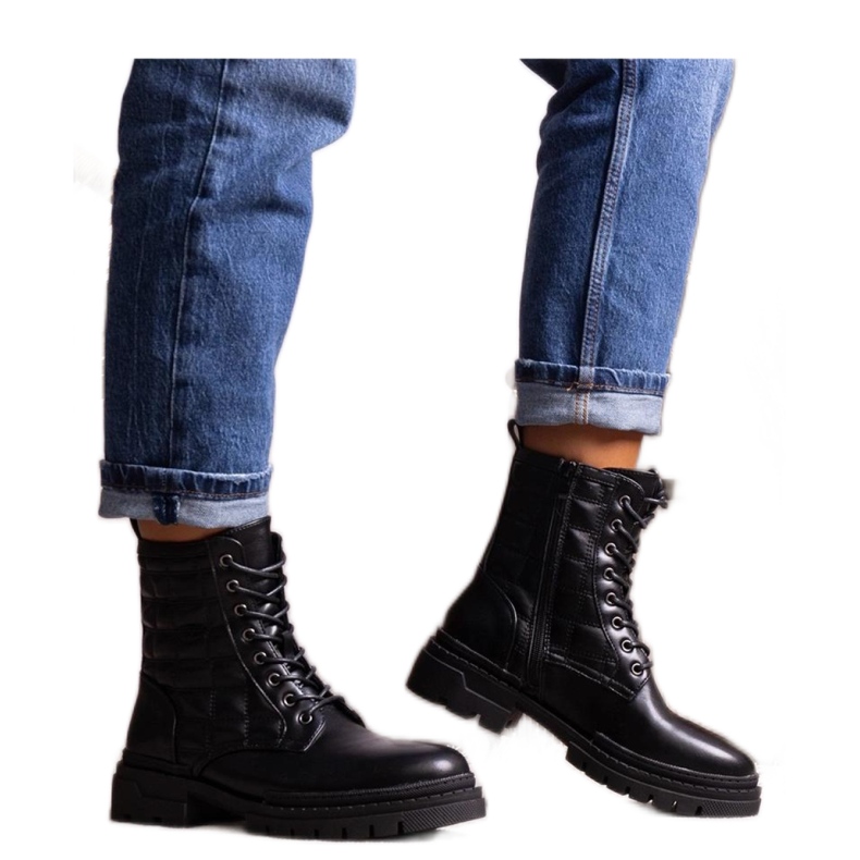 Svarta quiltade sneakers