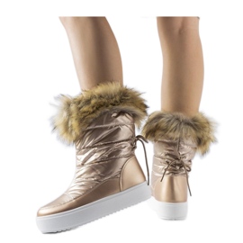 Metalliska snöstövlar med dekorativ päls rosa