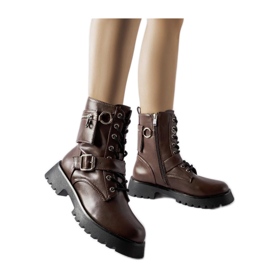 Bruna isolerade arbetarväskor med påse