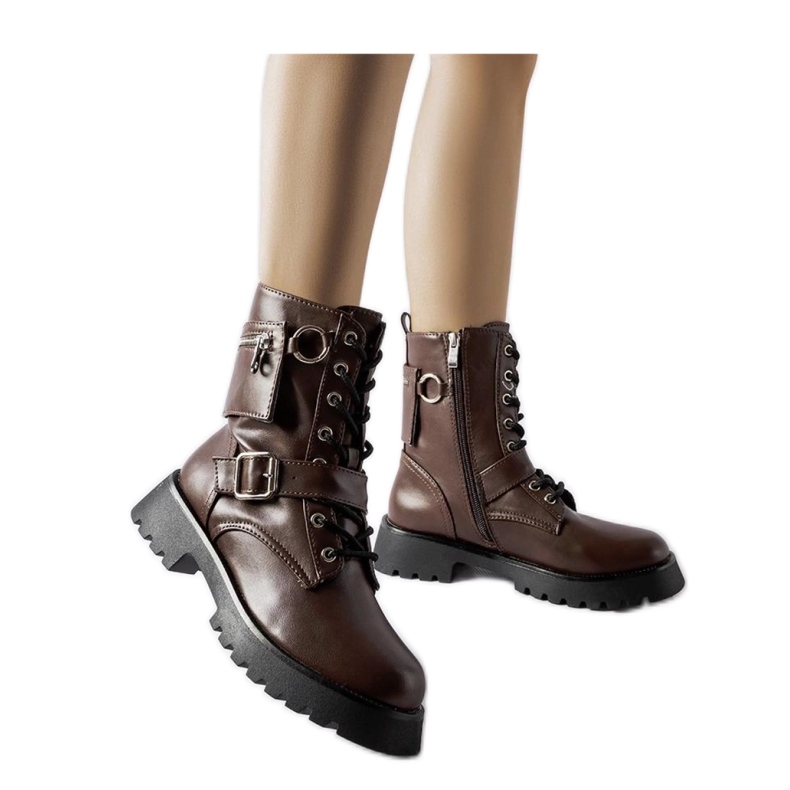 Bruna isolerade arbetarväskor med påse