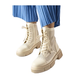 Beige genombrutna stövlar