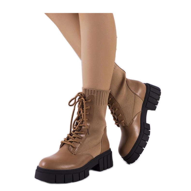 Bruna stövletter med flexibel ovandel