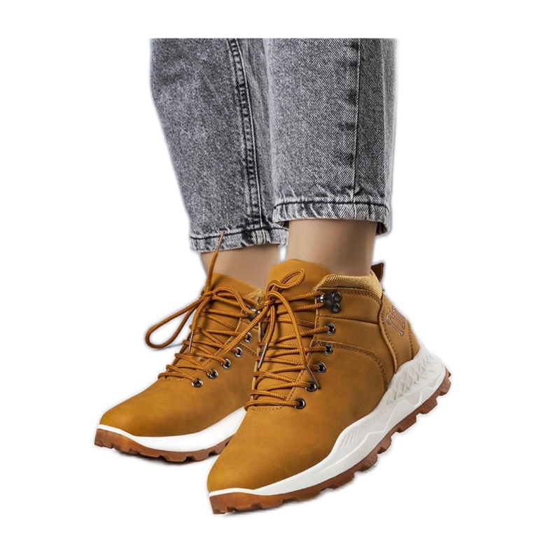 Bruna, isolerade damvandringskängor