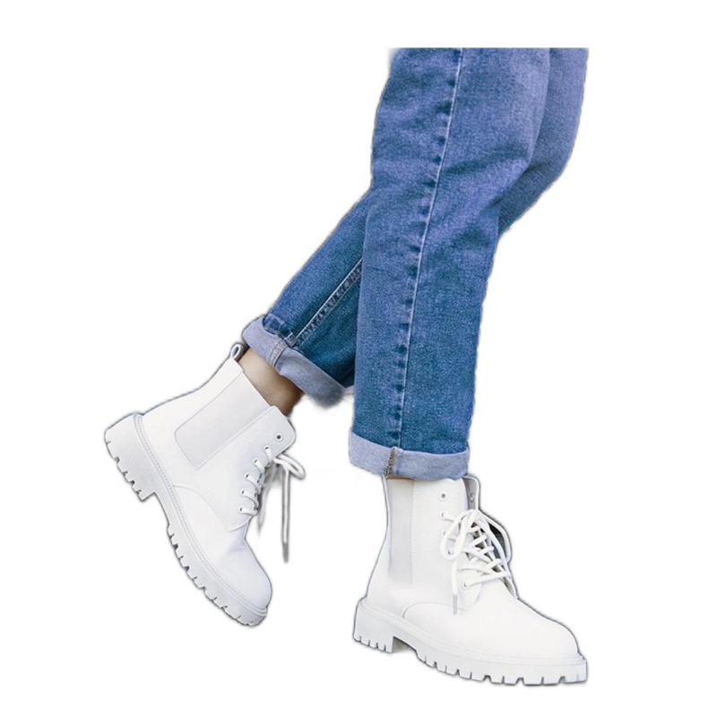 Ljusbeige isolerade vandringskängor