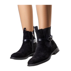 Svarta isolerade klassiska stövlar