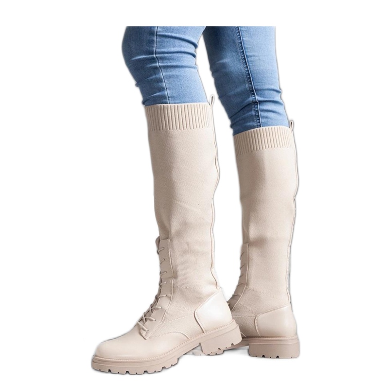 Beiga slip-on boots med en flexibel tyg ovandel beige