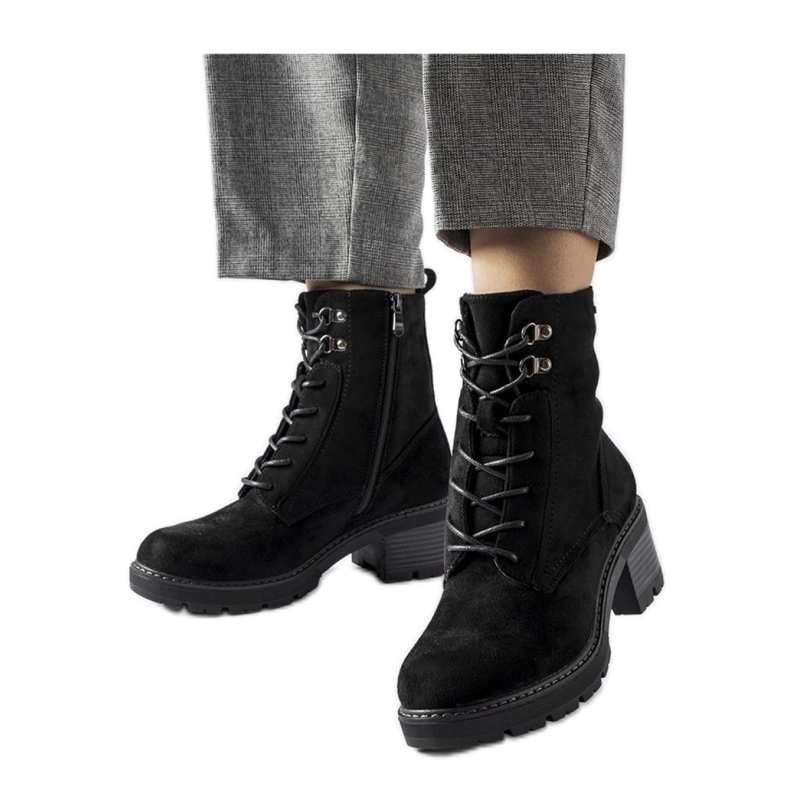 Svarta ankelboots med snörning