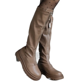 Bruna stövlar i ekoläder med platt klack dekorerade med dragkedja