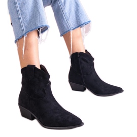 Svarta cowboystövlar isolerade fotleden