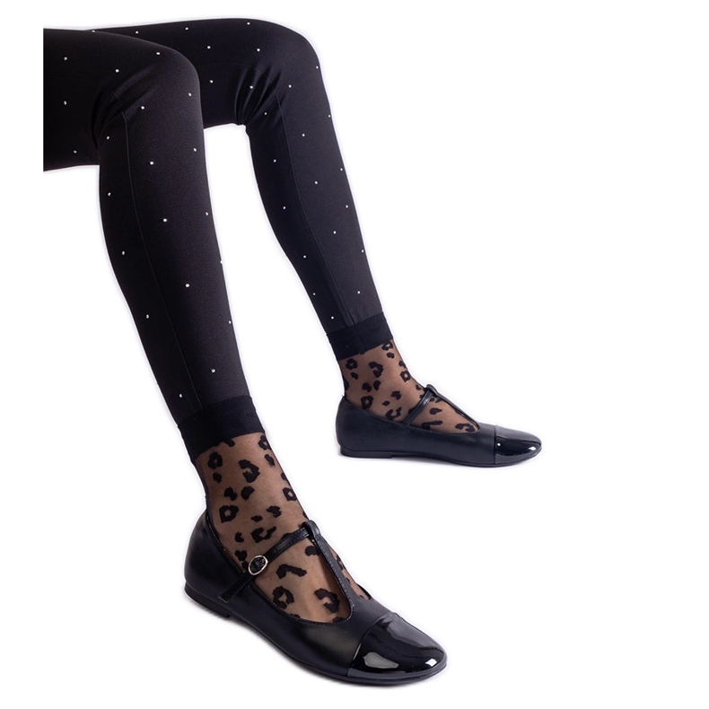 Svarta balettplattor med patenterad tå och knäpps med spänne