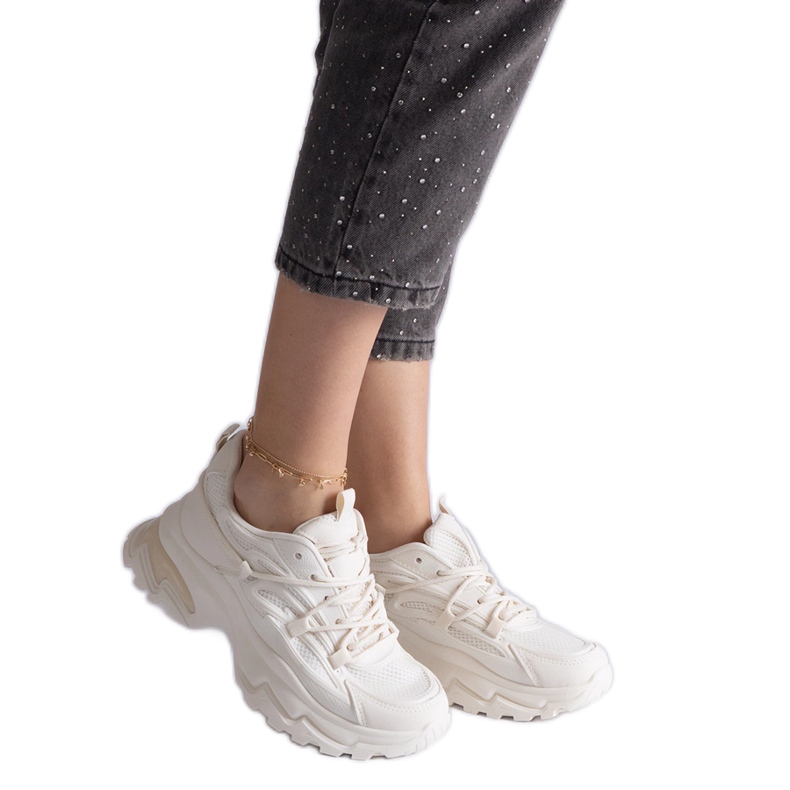 Beige Sports Sneakers på en massiv sula