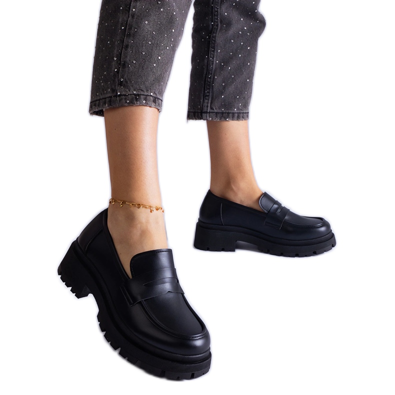 Svarta eko-lädermockasiner