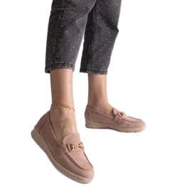 Rosa kvinnmockasiner med ekosmocka med en kedja