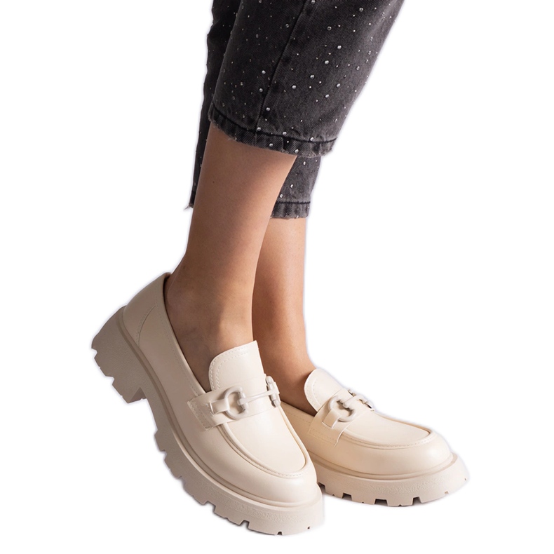 Beige eko-lädermockasiner med gulddekor