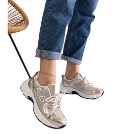 Klassiska sportsneakers i guld gyllene